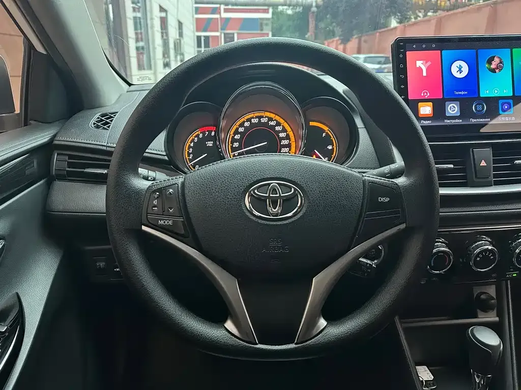 Toyota Yaris L — фото 9