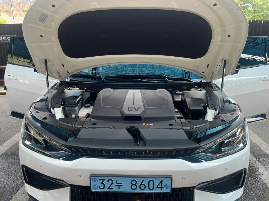 Kia EV6 2023 из KR, фото 2