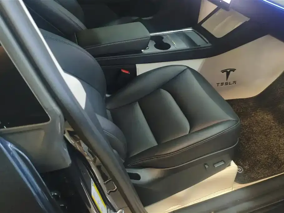 Tesla Model Y — фото 5