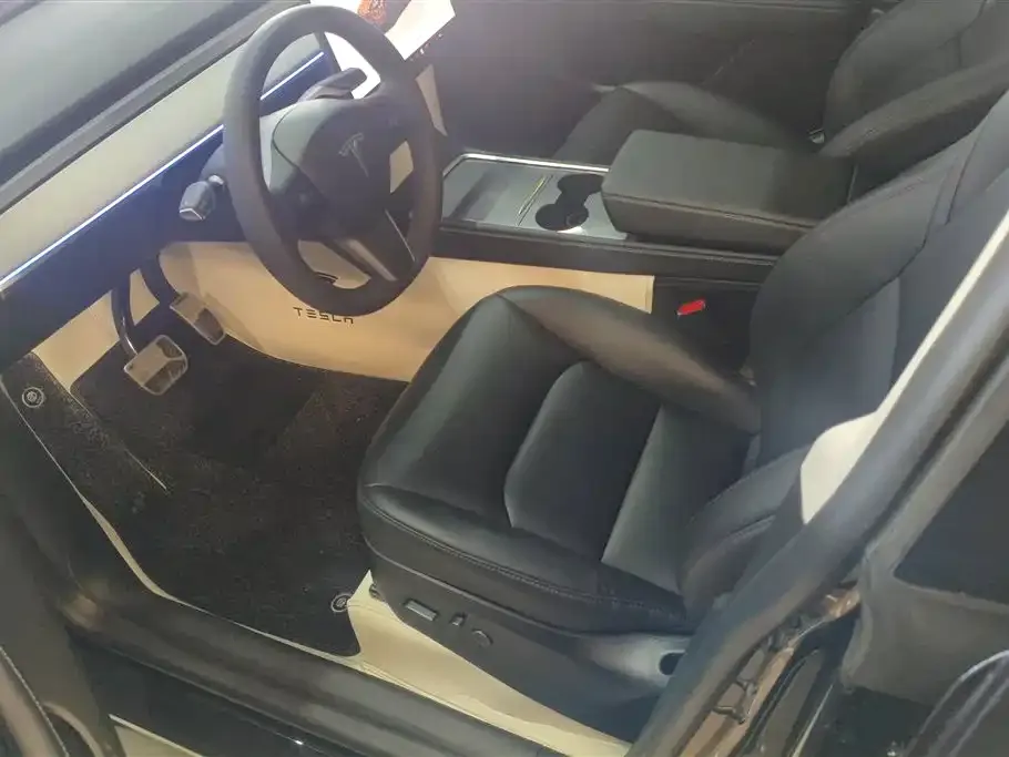 Tesla Model Y — фото 8