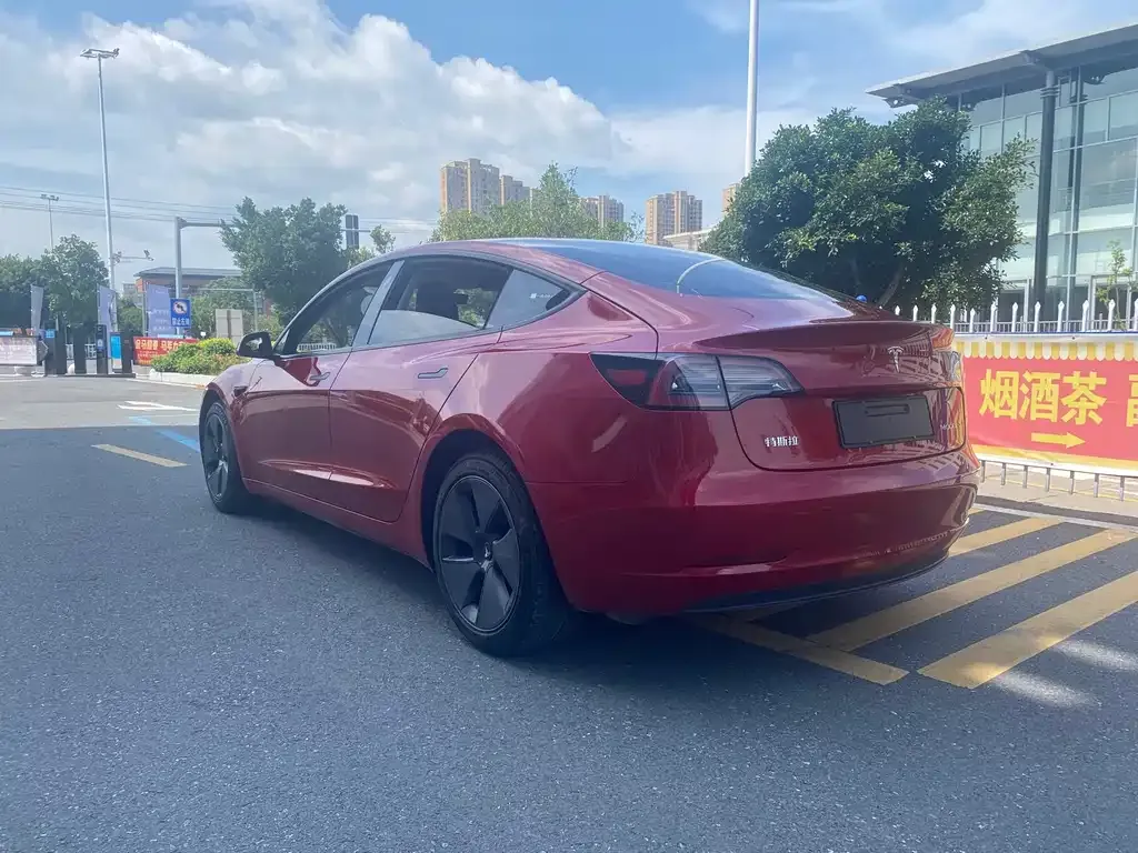 Tesla Model 3 — фото 2