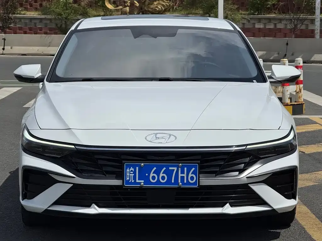 Hyundai Elantra — фото 10