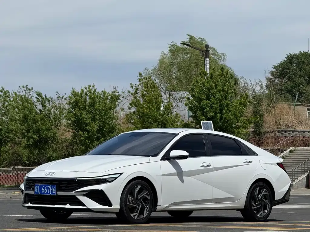 Hyundai Elantra — фото 3