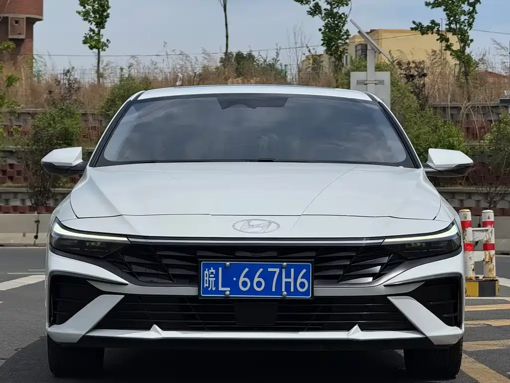 Hyundai Elantra — фото 8
