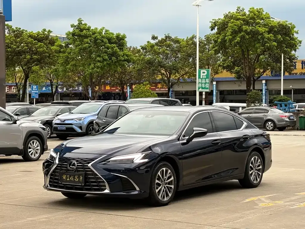 Lexus ES — фото 1