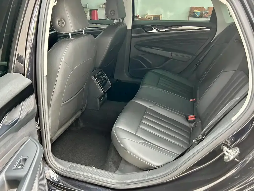 Volkswagen Passat — фото 8