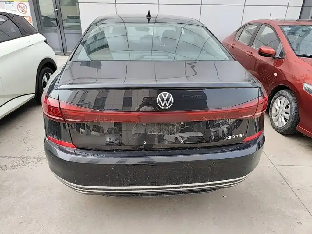 Volkswagen Passat — фото 6