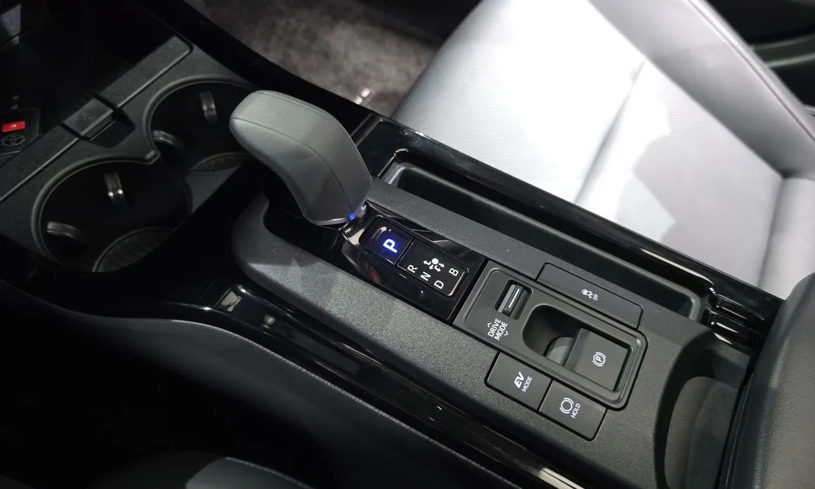 Toyota Prius 2024 из KR, фото 9
