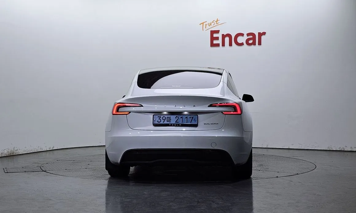 Tesla Model 3 — фото 9