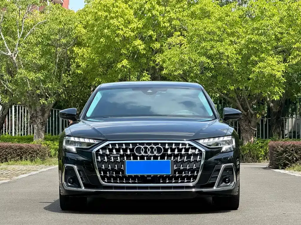 Audi A8 — фото 6