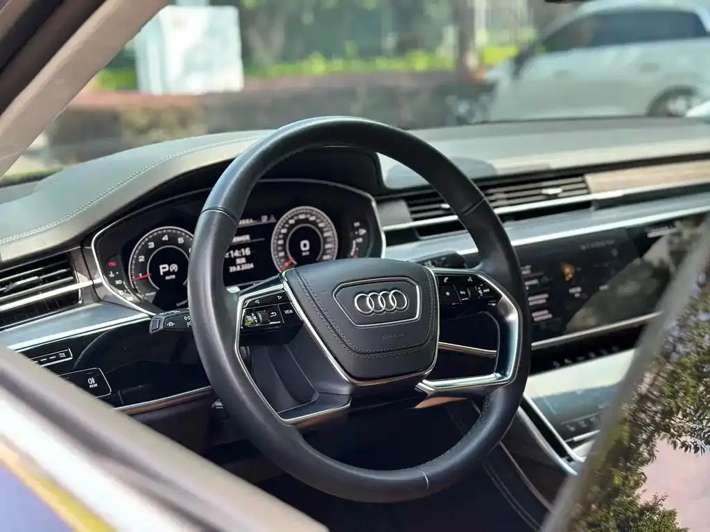 Audi A8 — фото 4