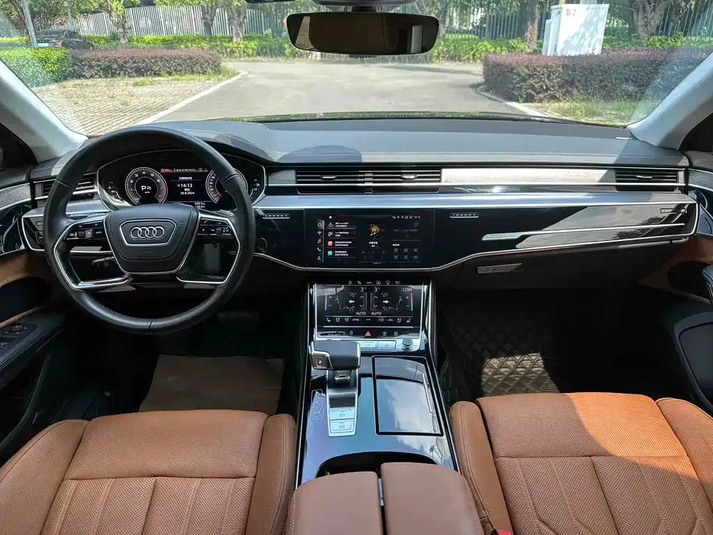 Audi A8 — фото 7