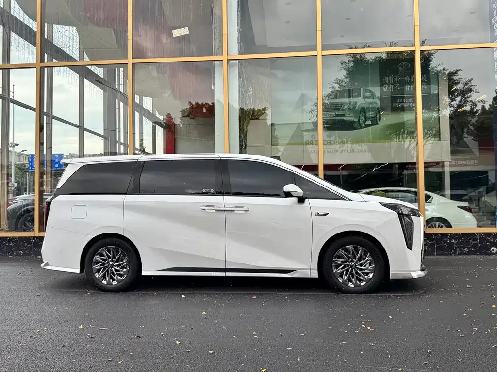 GAC Motor Trumpchi M8 — фото 10