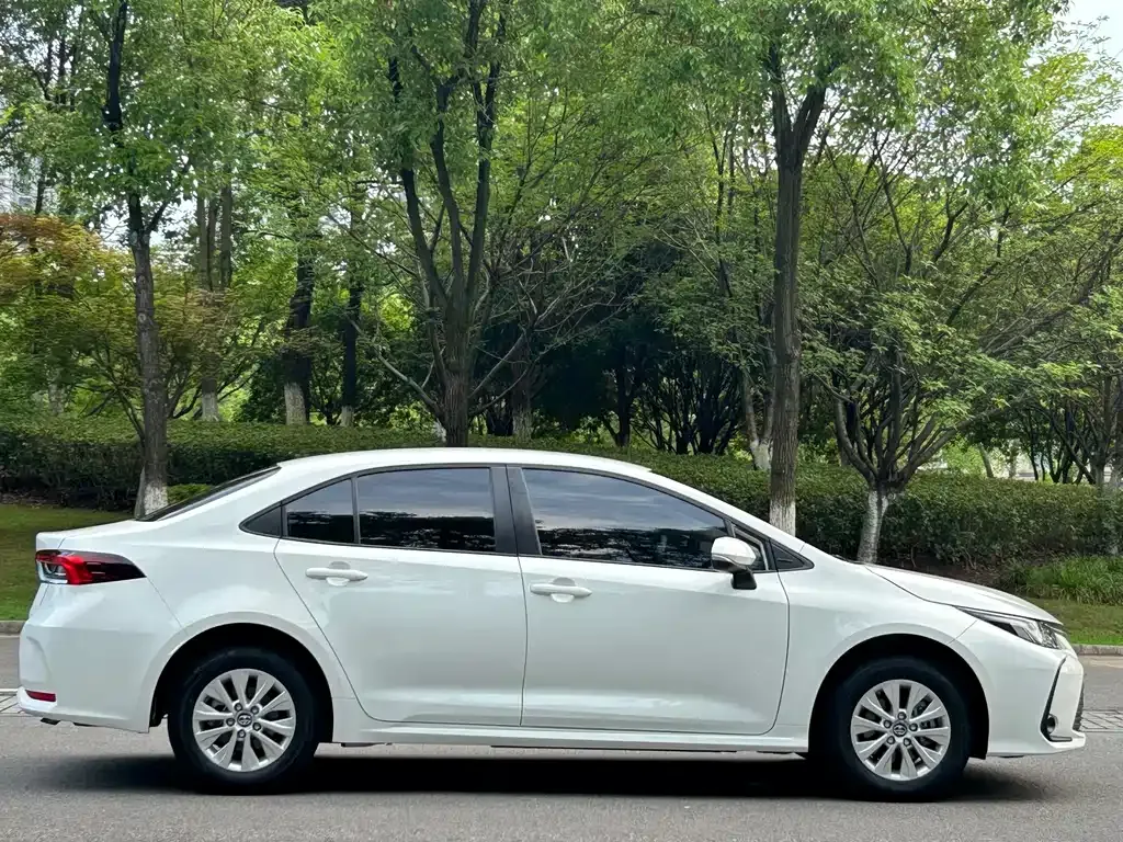 Toyota Corolla — фото 2