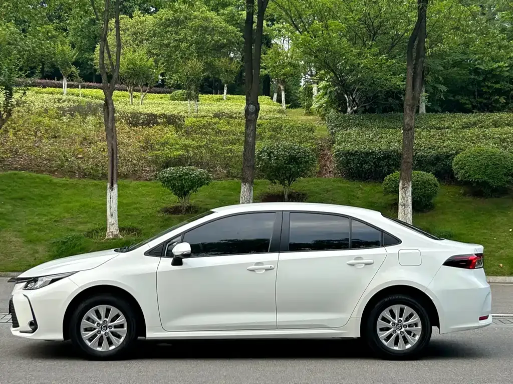 Toyota Corolla — фото 9