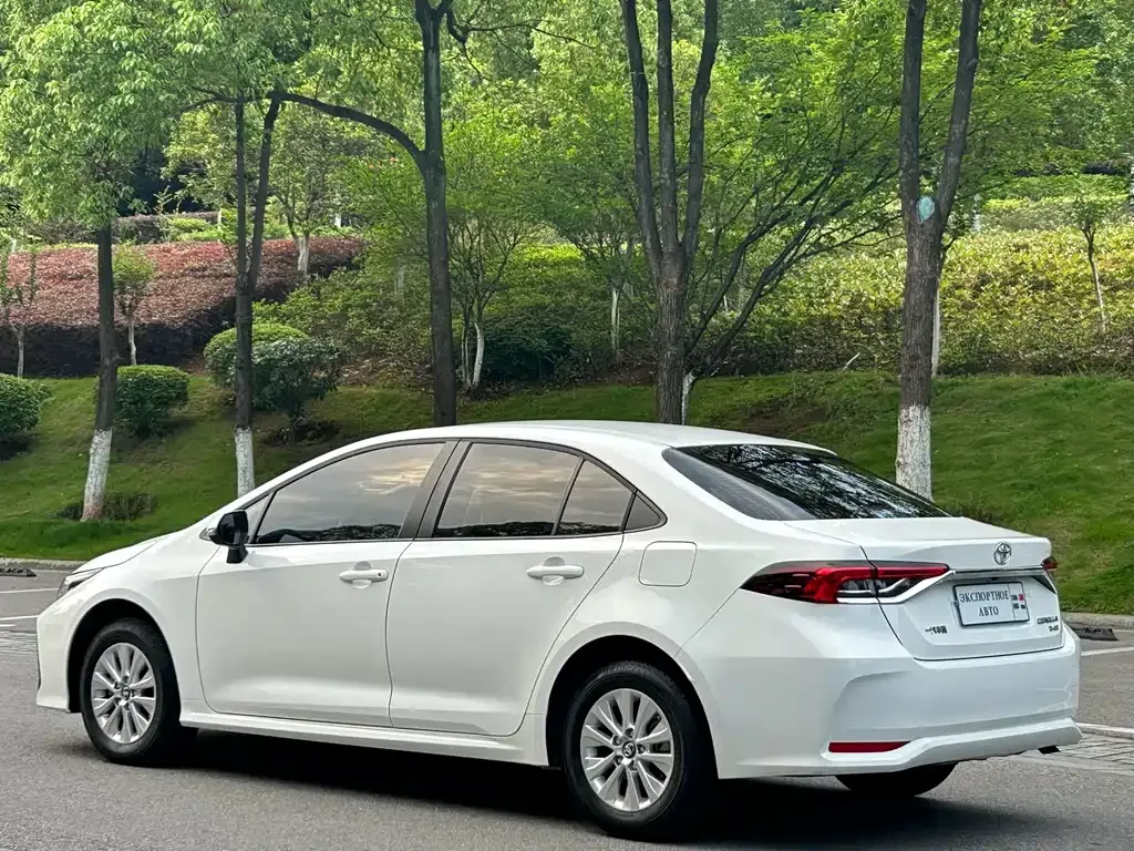 Toyota Corolla — фото 8