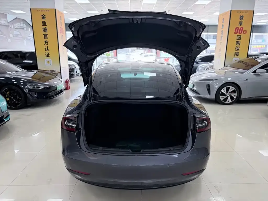 Tesla Model 3 — фото 7
