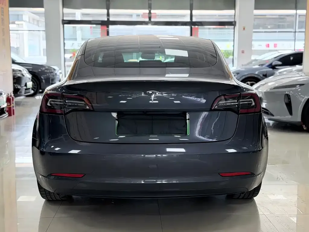 Tesla Model 3 — фото 5