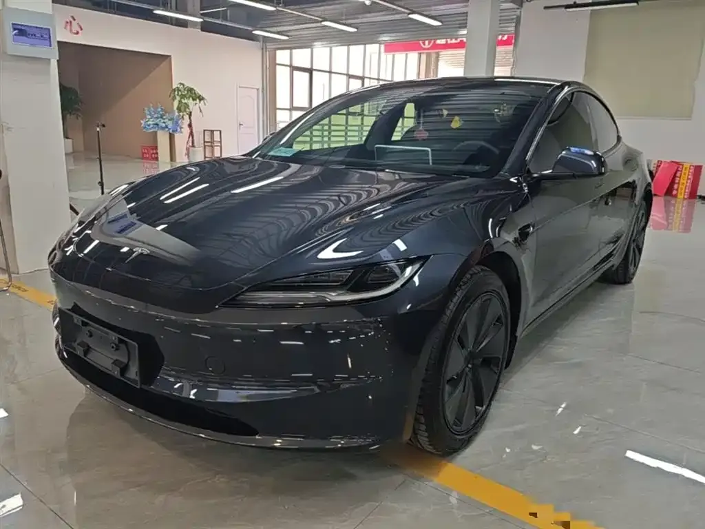 Tesla Model 3 — фото 1