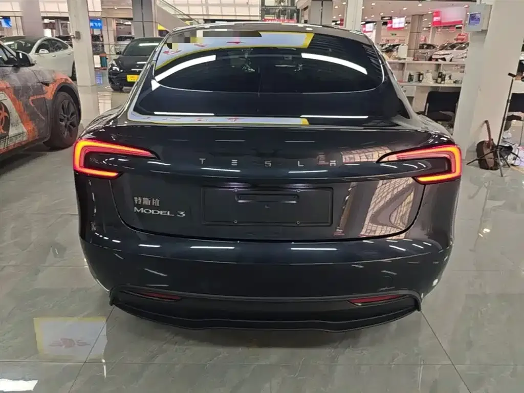 Tesla Model 3 — фото 6