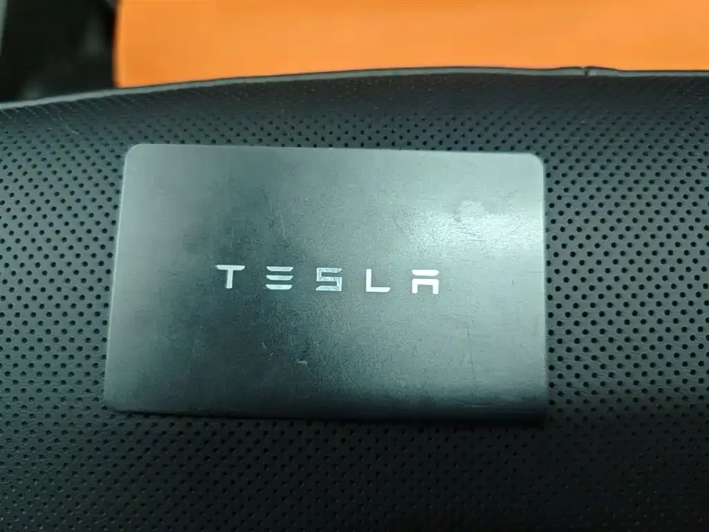 Tesla Model 3 — фото 4