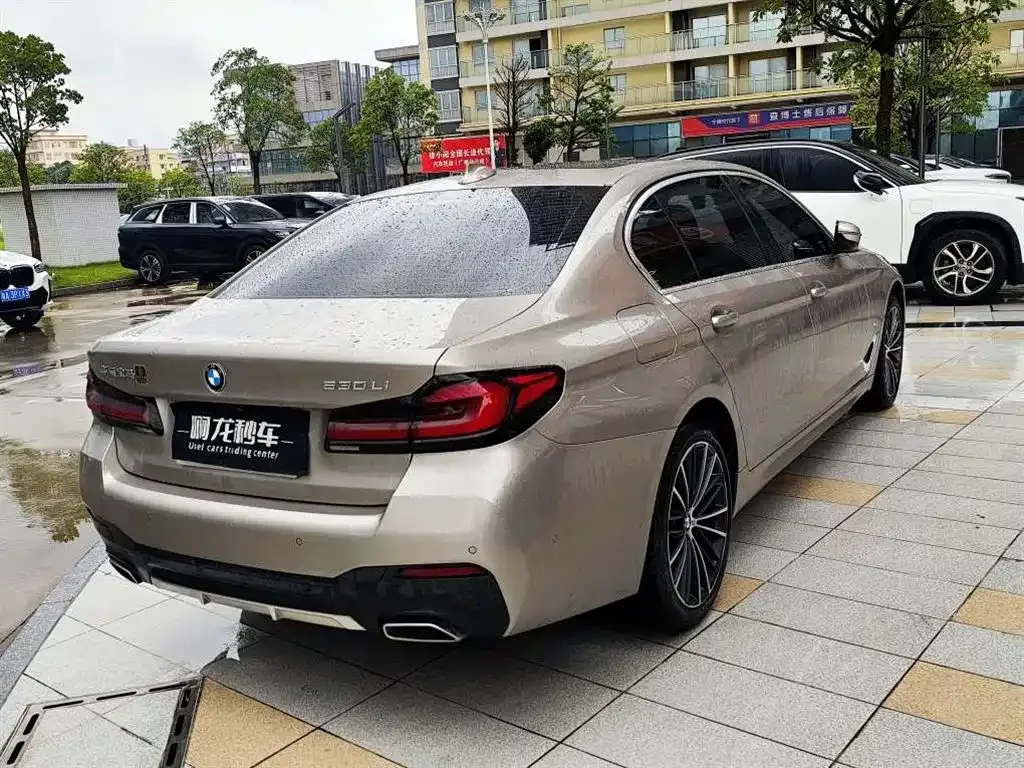 BMW 5 Series — фото 6