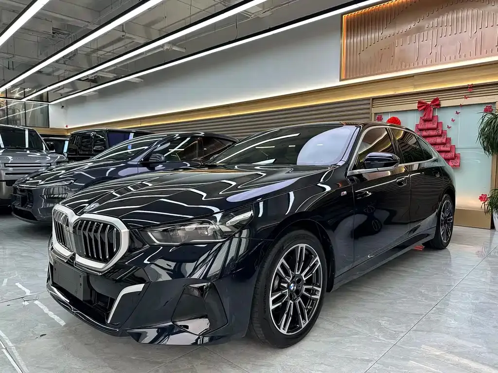 BMW 5 Series — фото 1