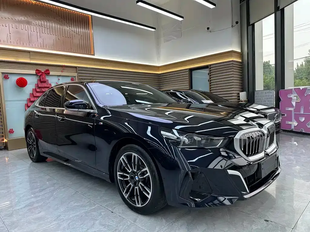 BMW 5 Series — фото 10