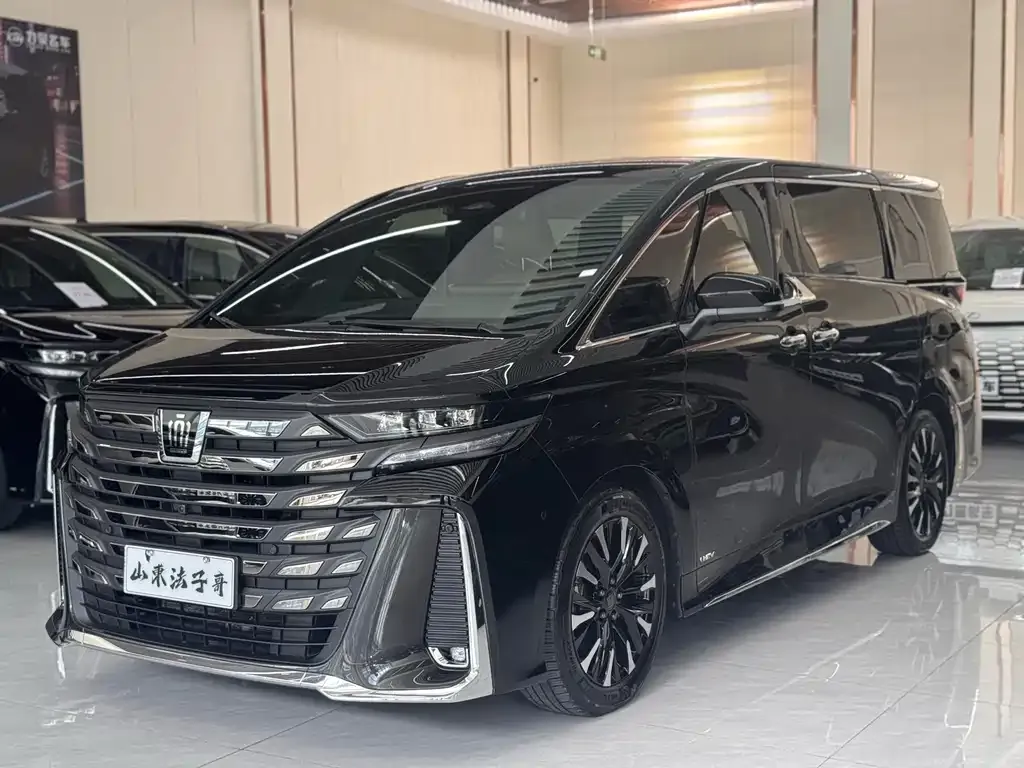 Toyota Vellfire — фото 1