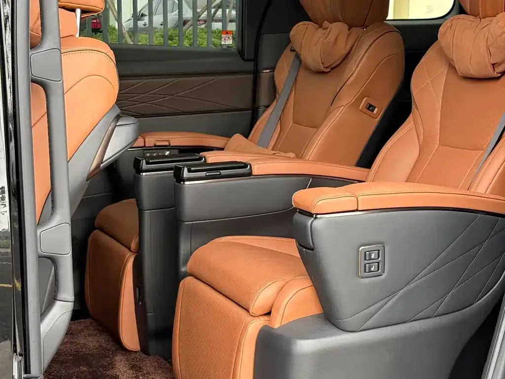 Toyota Vellfire — фото 10
