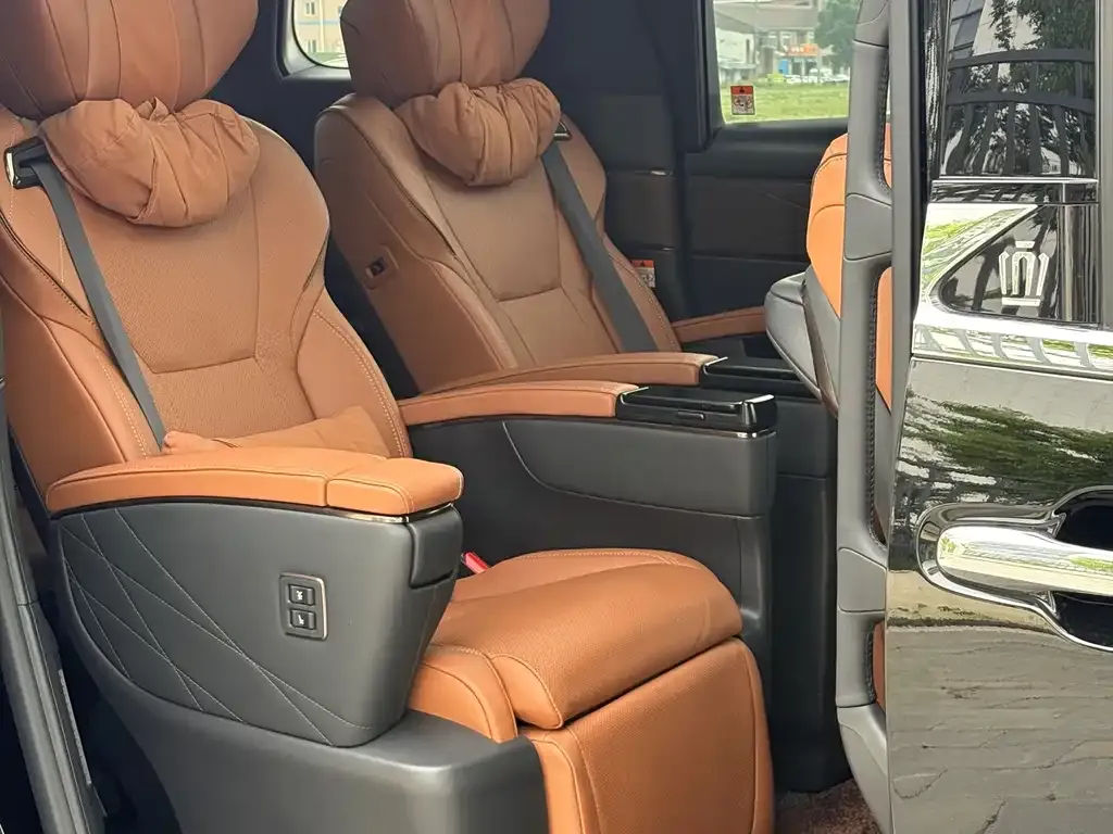 Toyota Vellfire — фото 5
