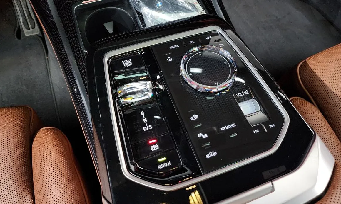 BMW 7-Series — фото 10