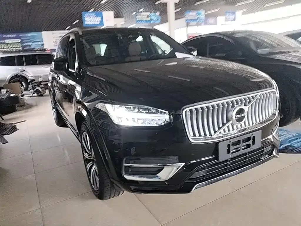 Volvo XC90 — фото 8
