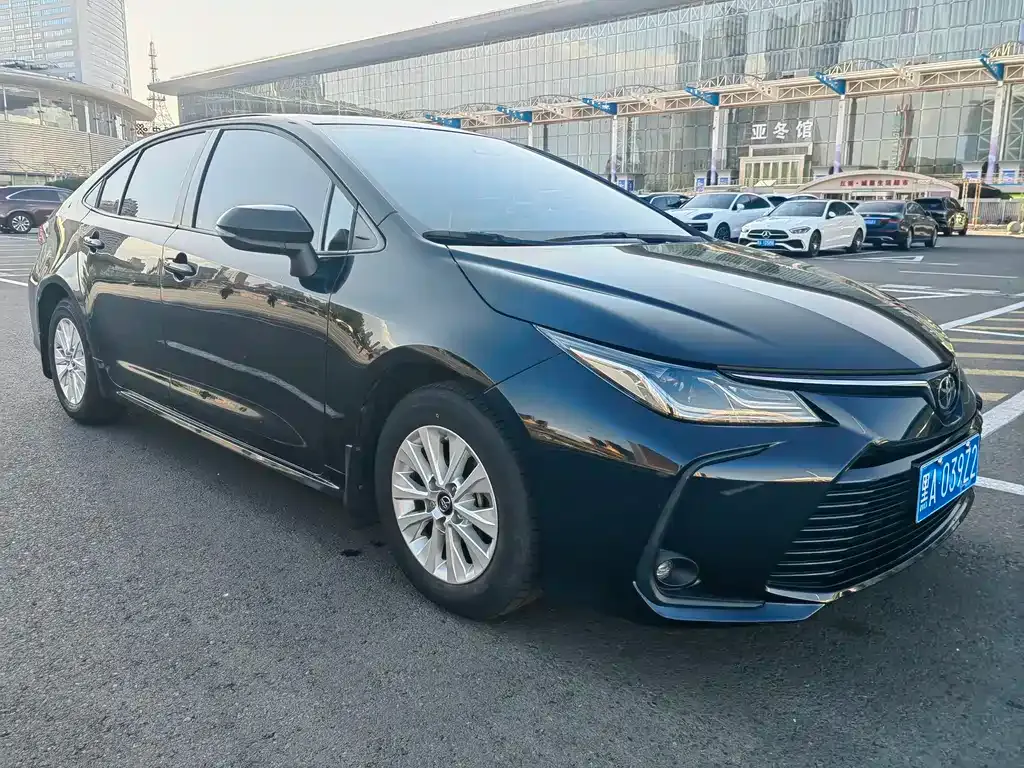 Toyota Corolla — фото 7
