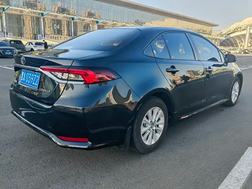 Toyota Corolla — фото 8