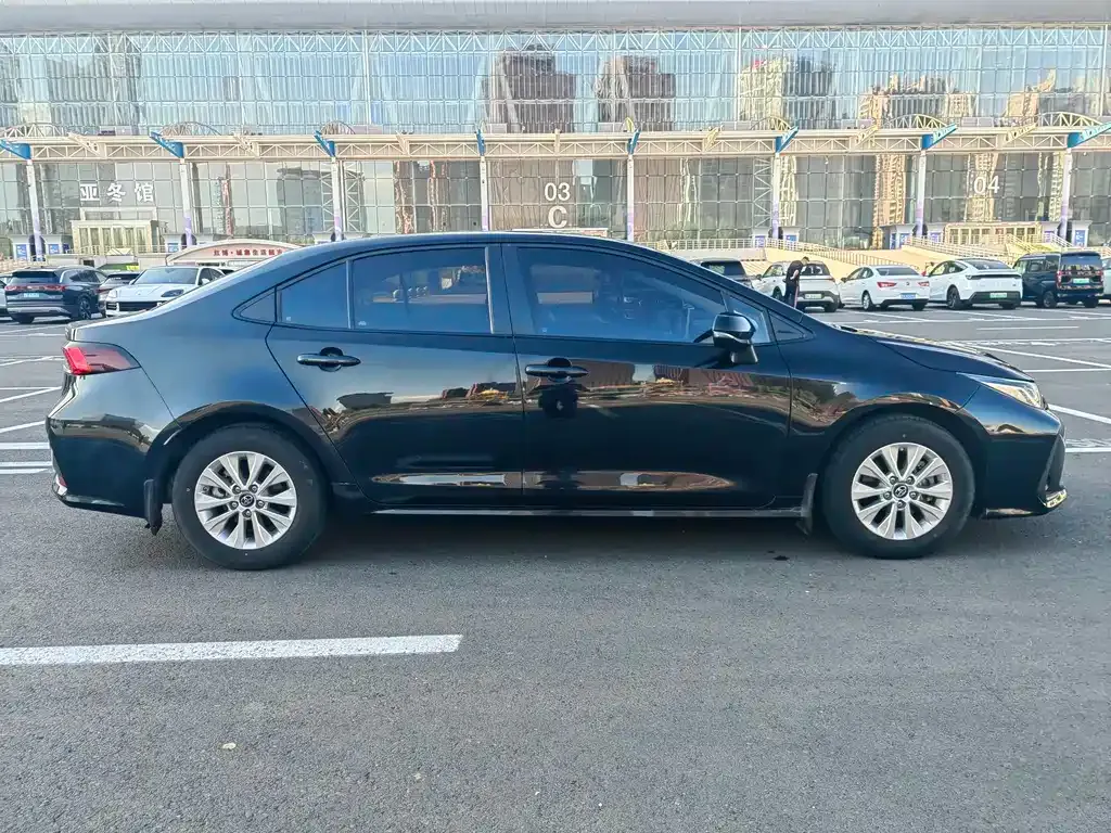 Toyota Corolla — фото 3