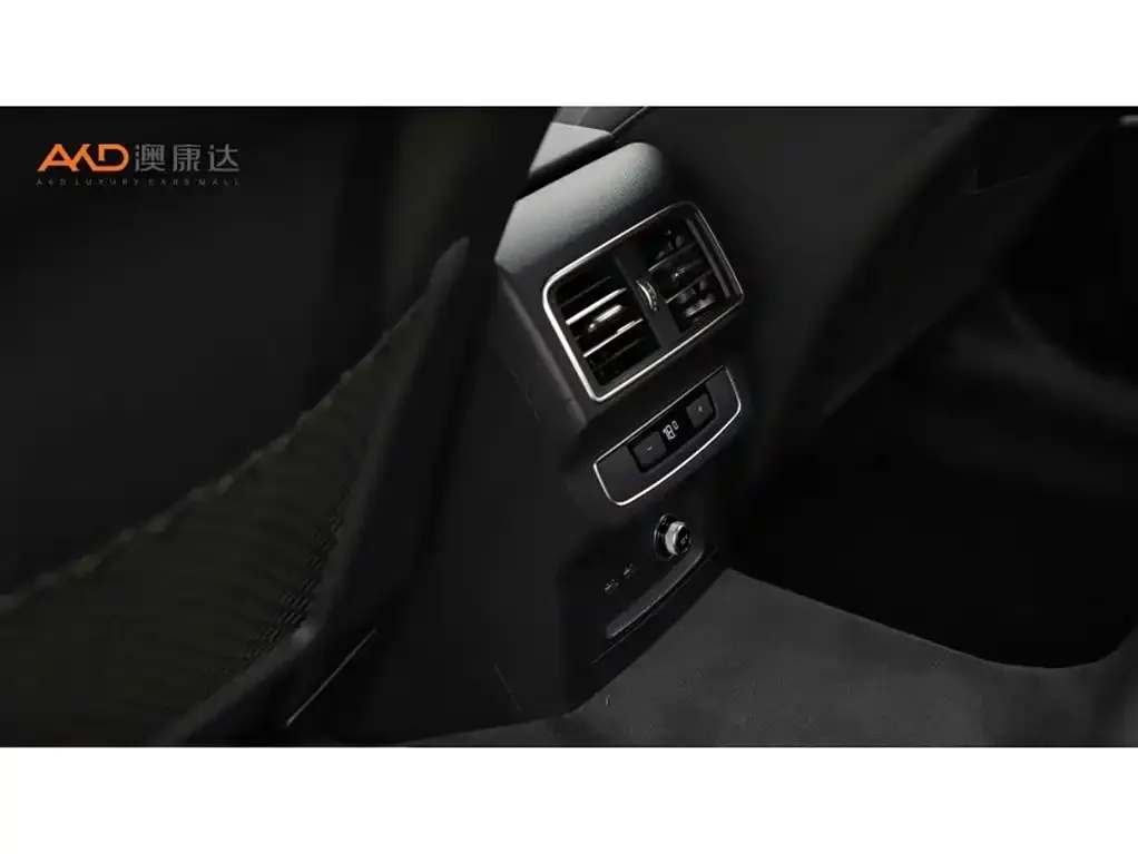 Audi Q5L Sportback — фото 6
