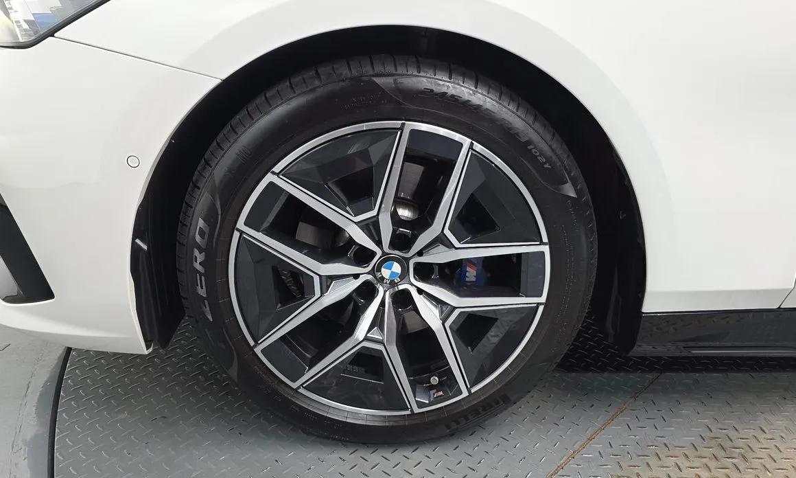 BMW 5-Series — фото 10