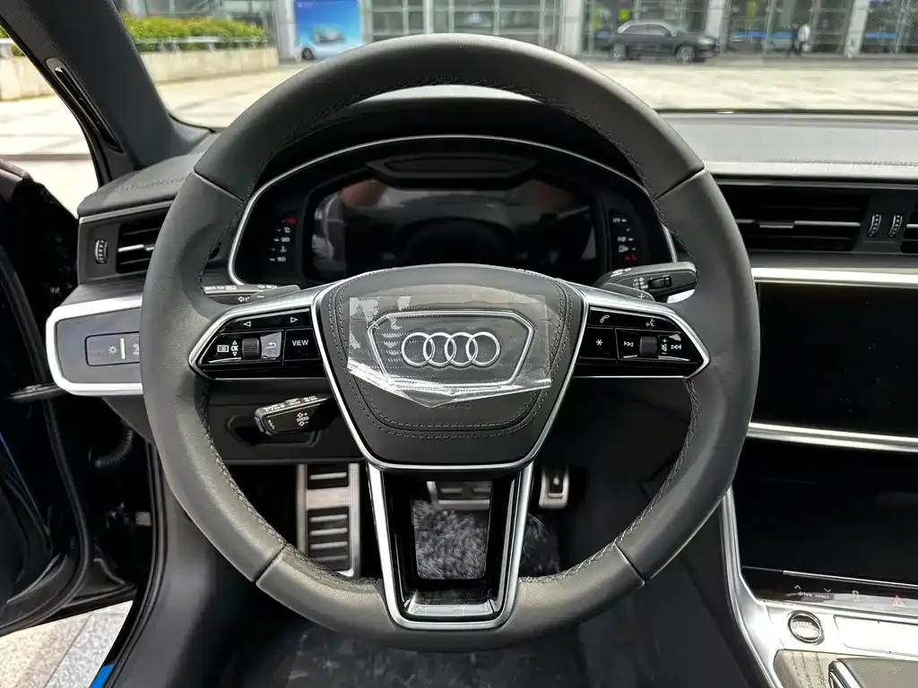 Audi A6L — фото 9