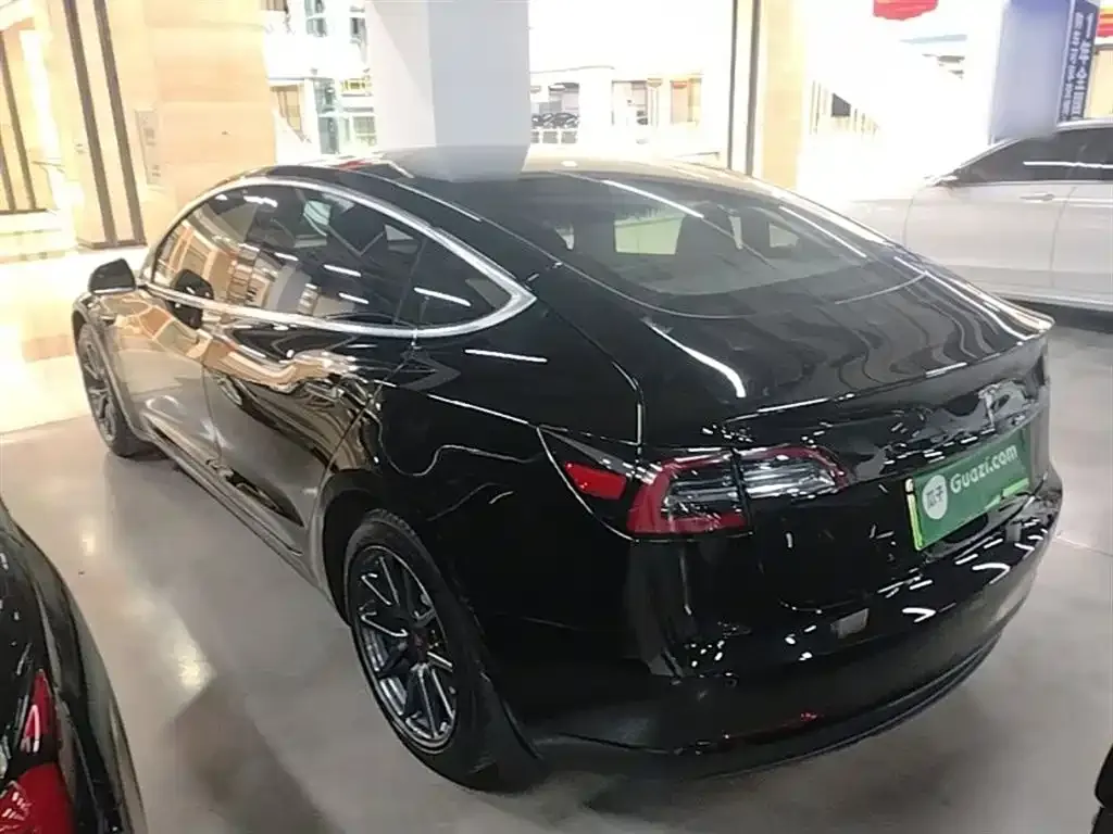 Tesla Model 3 — фото 5