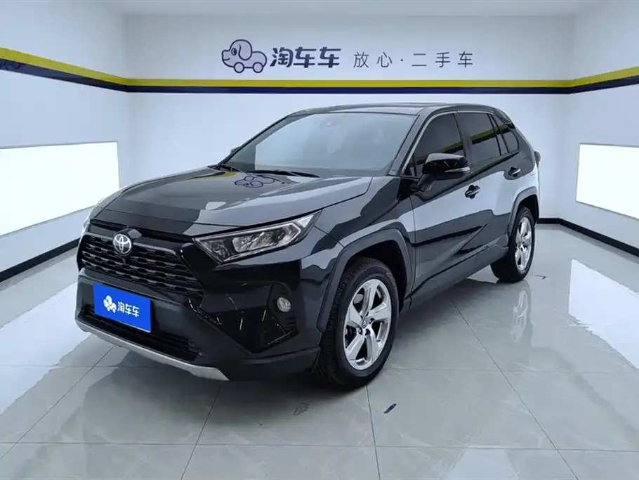 Toyota RAV4 — фото 1