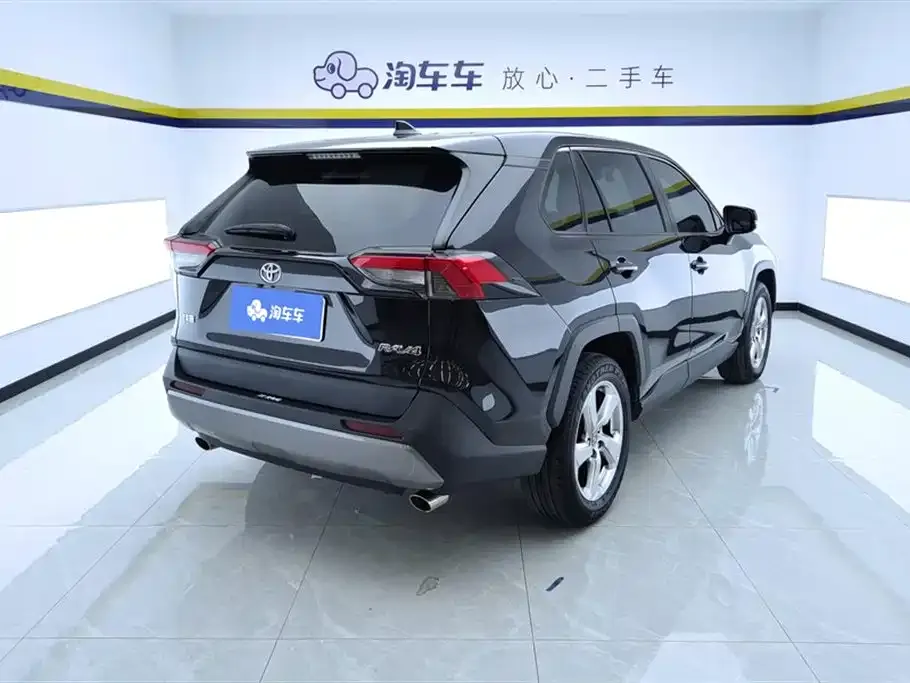 Toyota RAV4 — фото 7