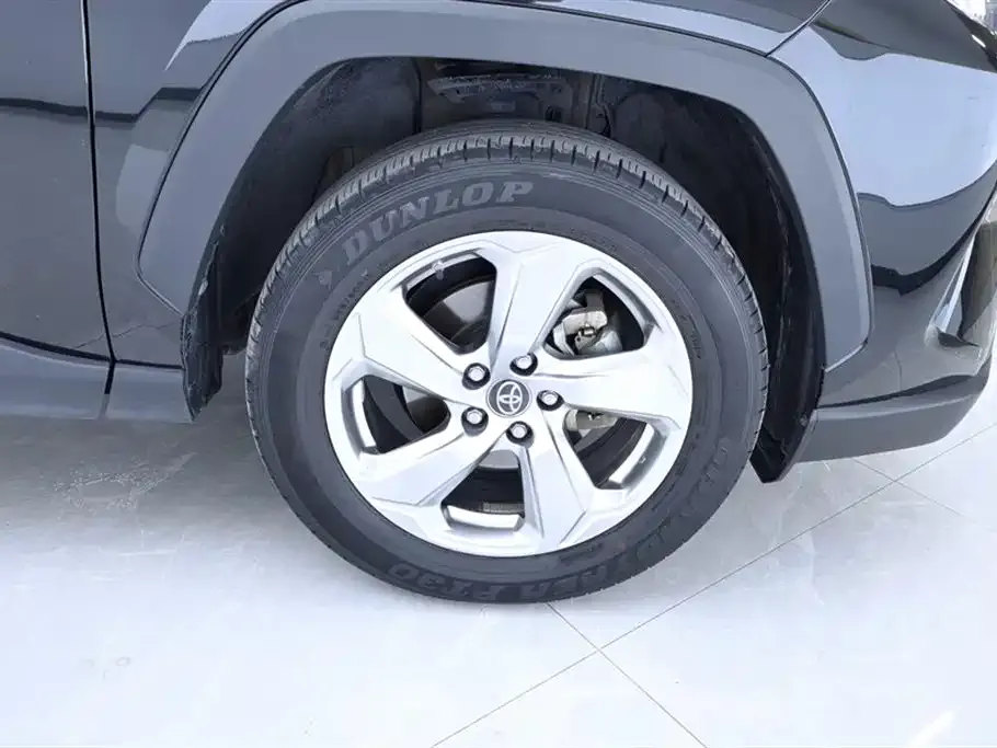 Toyota RAV4 — фото 5