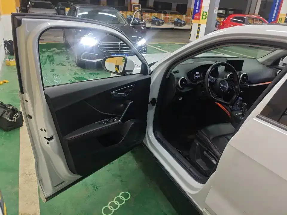 Audi Q2L — фото 9
