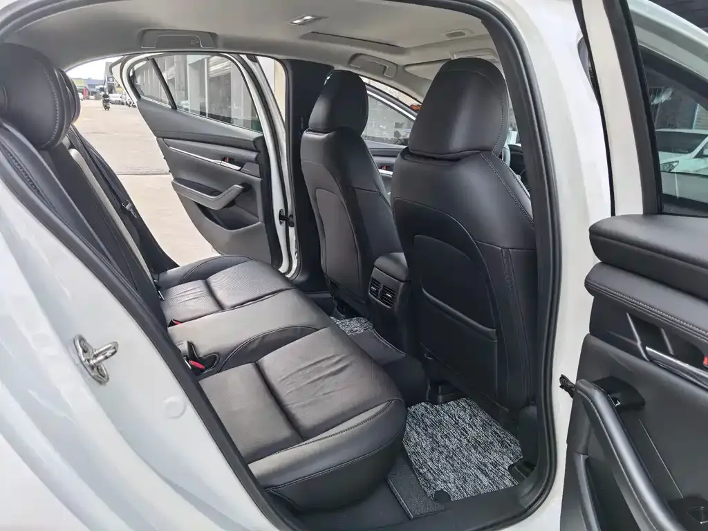 Mazda 3 Axela 2023 из CN, фото 10