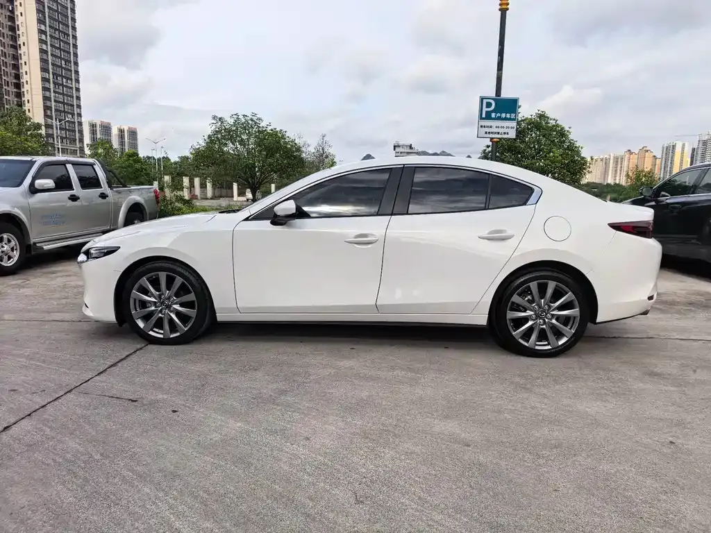 Mazda 3 Axela 2023 из CN, фото 9