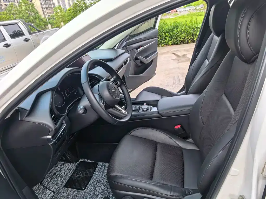 Mazda 3 Axela 2023 из CN, фото 2