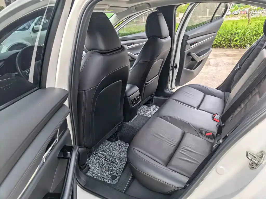 Mazda 3 Axela 2023 из CN, фото 8