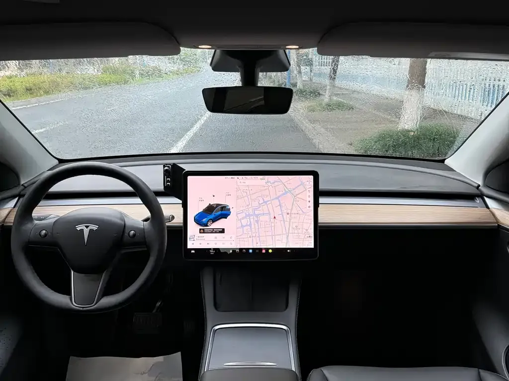 Tesla Model Y — фото 7