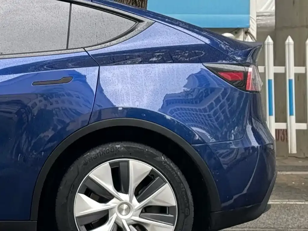 Tesla Model Y — фото 4
